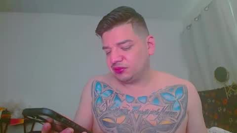 Snapshot of escodamus12 chatting on January 10, 11:39 pm escodamus12 online show from January 10, 11:39 pm