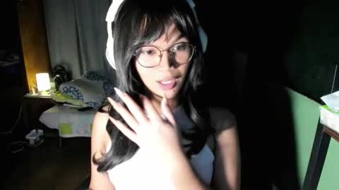 Snapshot of esilchan chatting on October 14, 3:29 am Chelliane online show from October 14, 3:29 am