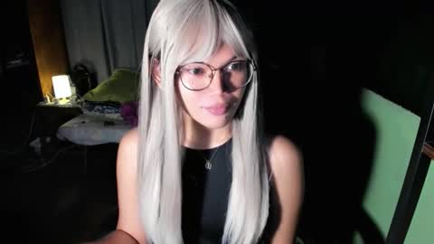 Snapshot of esilchan chatting on October 22, 2:23 am Chelliane online show from October 22, 2:23 am