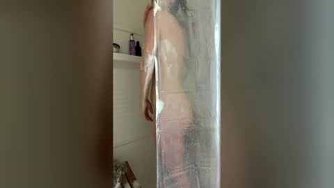 esimaralda online show from April 18, 2:21 pm