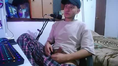 Snapshot of esjrobles chatting on December 3, 5:42 am Esteban online show from December 3, 5:42 am