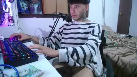 Snapshot of esjrobles chatting on December 4, 5:16 am Esteban online show from December 4, 5:16 am