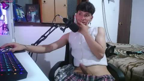 Snapshot of esjrobles chatting on December 6, 6:04 am Esteban online show from December 6, 6:04 am