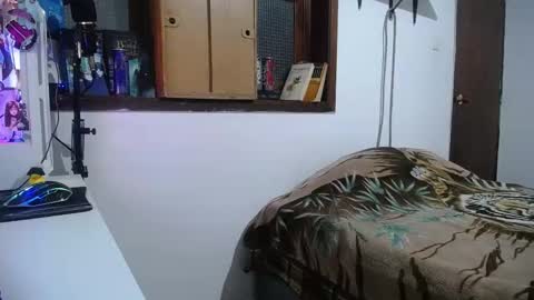 Snapshot of esjrobles chatting on December 16, 5:38 am Esteban online show from December 16, 5:38 am