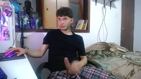 Snapshot of esjrobles chatting on December 16, 8:41 am Esteban online show from December 16, 8:41 am