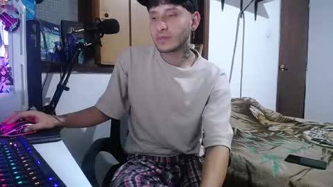 Snapshot of esjrobles chatting on December 17, 2:55 am Esteban online show from December 17, 2:55 am
