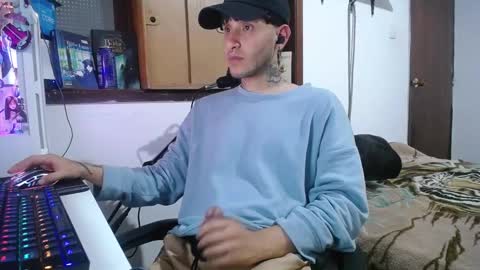Snapshot of esjrobles chatting on December 23, 9:05 am Esteban online show from December 23, 9:05 am