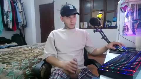 Snapshot of esjrobles chatting on December 24, 5:38 am Esteban online show from December 24, 5:38 am
