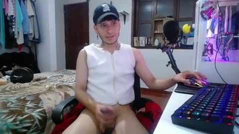 Snapshot of esjrobles chatting on December 27, 8:45 am Esteban online show from December 27, 8:45 am