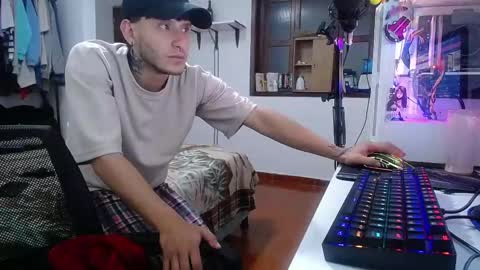 Snapshot of esjrobles chatting on December 28, 5:55 am Esteban online show from December 28, 5:55 am