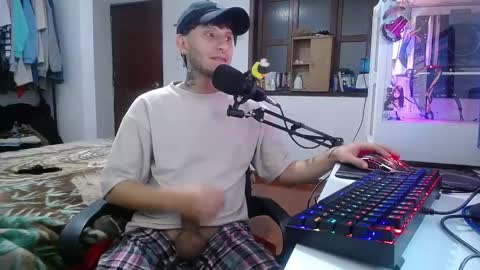 Snapshot of esjrobles chatting on December 28, 8:58 am Esteban online show from December 28, 8:58 am