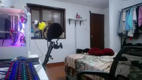 Snapshot of esjrobles chatting on December 29, 1:49 pm Esteban online show from December 29, 1:49 pm
