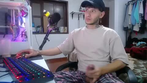 Snapshot of esjrobles chatting on December 29, 5:01 pm Esteban online show from December 29, 5:01 pm