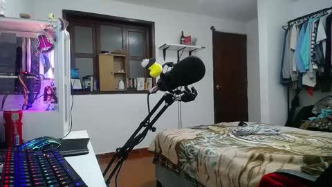 Snapshot of esjrobles chatting on December 31, 6:16 am Esteban online show from December 31, 6:16 am