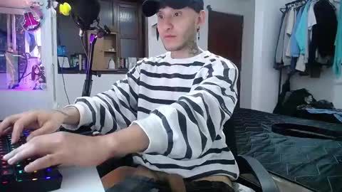 Snapshot of esjrobles chatting on January 2, 7:44 am Esteban online show from January 2, 7:44 am