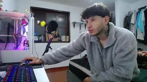 Snapshot of esjrobles chatting on January 4, 4:12 am Esteban online show from January 4, 4:12 am
