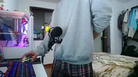 Snapshot of esjrobles chatting on January 4, 7:24 am Esteban online show from January 4, 7:24 am