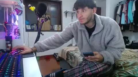 Snapshot of esjrobles chatting on January 7, 8:45 am Esteban online show from January 7, 8:45 am