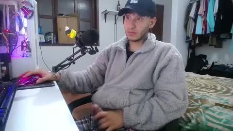 Snapshot of esjrobles chatting on January 7, 11:48 am Esteban online show from January 7, 11:48 am