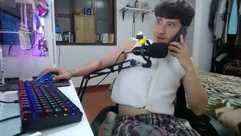 Snapshot of esjrobles chatting on January 13, 5:33 am Esteban online show from January 13, 5:33 am