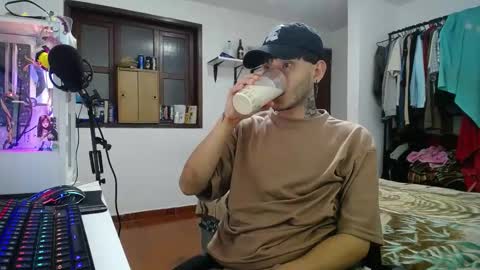 Snapshot of esjrobles chatting on January 14, 2:19 am Esteban online show from January 14, 2:19 am