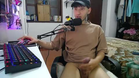 Snapshot of esjrobles chatting on January 14, 8:31 am Esteban online show from January 14, 8:31 am