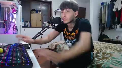Snapshot of esjrobles chatting on January 18, 4:15 am Esteban online show from January 18, 4:15 am