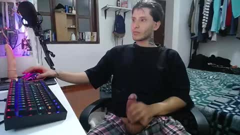 Snapshot of esjrobles chatting on January 20, 5:26 am Esteban online show from January 20, 5:26 am