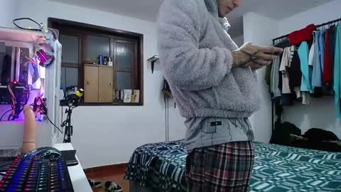 Snapshot of esjrobles chatting on January 21, 2:33 am Esteban online show from January 21, 2:33 am