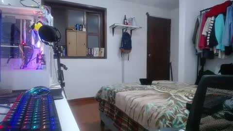 Snapshot of esjrobles chatting on January 22, 2:37 am Esteban online show from January 22, 2:37 am