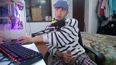 Snapshot of esjrobles chatting on January 23, 9:39 am Esteban online show from January 23, 9:39 am