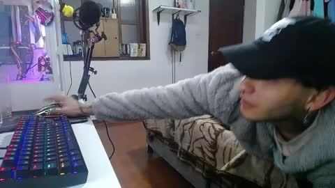 Snapshot of esjrobles chatting on January 24, 3:00 am Esteban online show from January 24, 3:00 am