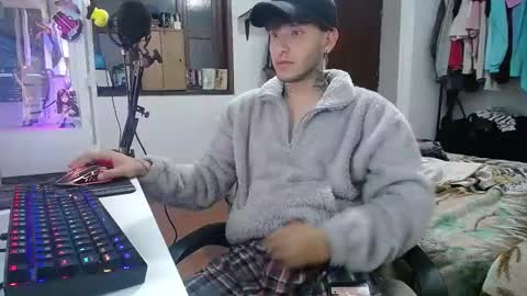 Snapshot of esjrobles chatting on January 24, 6:03 am Esteban online show from January 24, 6:03 am