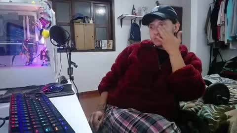 Snapshot of esjrobles chatting on January 25, 6:12 am Esteban online show from January 25, 6:12 am