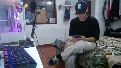 Snapshot of esjrobles chatting on January 26, 5:56 am Esteban online show from January 26, 5:56 am