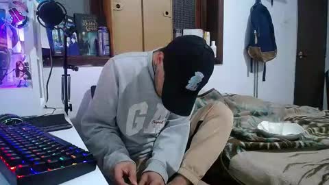 Snapshot of esjrobles chatting on January 30, 4:48 am Esteban online show from January 30, 4:48 am