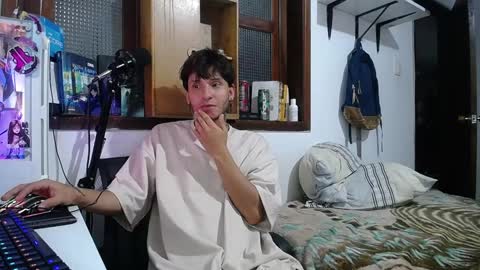 Snapshot of esjrobles chatting on February 3, 5:18 am Esteban online show from February 3, 5:18 am