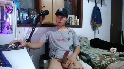 Snapshot of esjrobles chatting on February 4, 9:49 am Esteban online show from February 4, 9:49 am