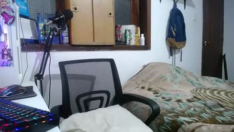Snapshot of esjrobles chatting on February 8, 7:37 am Esteban online show from February 8, 7:37 am