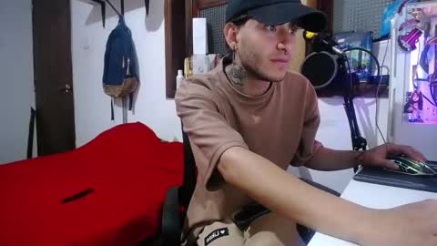 Snapshot of esjrobles chatting on February 15, 12:22 pm Esteban online show from February 15, 12:22 pm