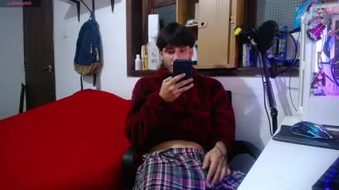 Snapshot of esjrobles chatting on February 16, 5:48 am Esteban online show from February 16, 5:48 am