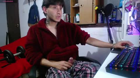 Snapshot of esjrobles chatting on February 16, 12:32 pm Esteban online show from February 16, 12:32 pm