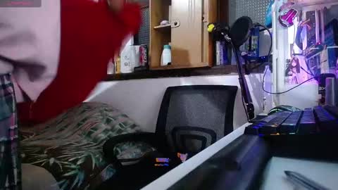 Snapshot of esjrobles chatting on February 17, 8:52 am Esteban online show from February 17, 8:52 am