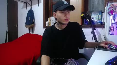 Snapshot of esjrobles chatting on February 21, 10:48 pm Esteban online show from February 21, 10:48 pm