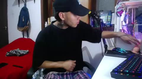 Snapshot of esjrobles chatting on February 22, 1:55 am Esteban online show from February 22, 1:55 am