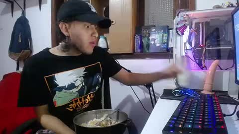 Snapshot of esjrobles chatting on February 22, 5:57 pm Esteban online show from February 22, 5:57 pm