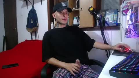 Snapshot of esjrobles chatting on February 25, 5:30 am Esteban online show from February 25, 5:30 am