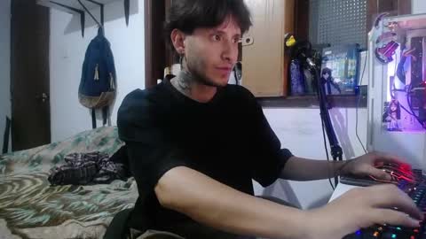 Snapshot of esjrobles chatting on February 26, 7:09 am Esteban online show from February 26, 7:09 am