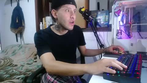 Snapshot of esjrobles chatting on February 26, 8:11 pm Esteban online show from February 26, 8:11 pm