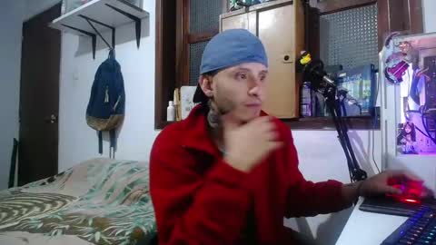 Snapshot of esjrobles chatting on March 5, 3:29 am Esteban online show from March 5, 3:29 am